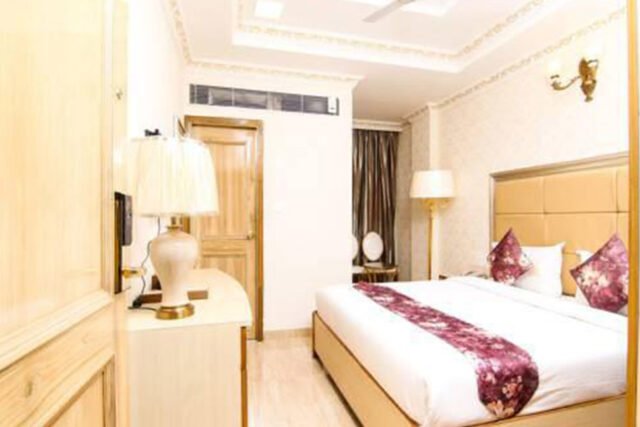 Book Hotel Room in Hazratganj