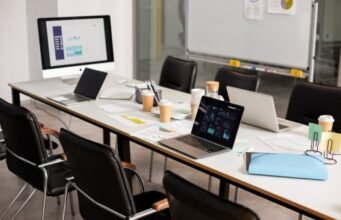 The Evolution of Office Cubicles: From Basic Partitions to Innovative Workspaces cubicles