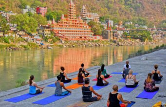 Discover the Life-Changing Benefits of a Detox Retreat in Rishikesh This Year Discover the Life-Changing Benefits of a Detox Retreat in Rishikesh This Year