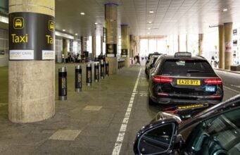 Early Flight, Heavy Bags? A Gatwick Taxi Makes It Easier Gatwick taxi