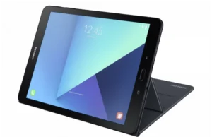 Fixing a Tablet That Won’t Turn On – Quick Troubleshooting User attempting to fix tablet that won’t turn on using reset method