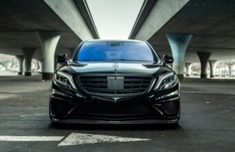 Elegant Luxury Car Airport Transfer for First-Class Service Elegant Luxury Car Airport Transfer for First-Class Service